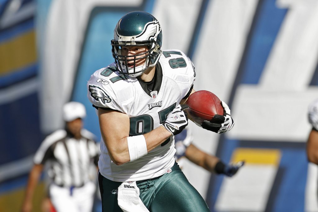 Brent Celek of the Philadelphia Eagles makes a catch during a game