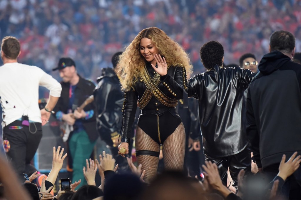 Jay-Z And Beyoncé Dancing To The Super Bowl Halftime Show Is The Energy I  Need This Year