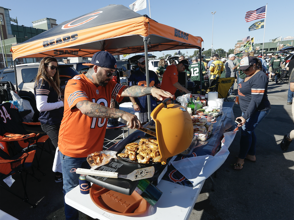 7 Best NFL Tailgates by Team - What is a Tailgate Party?