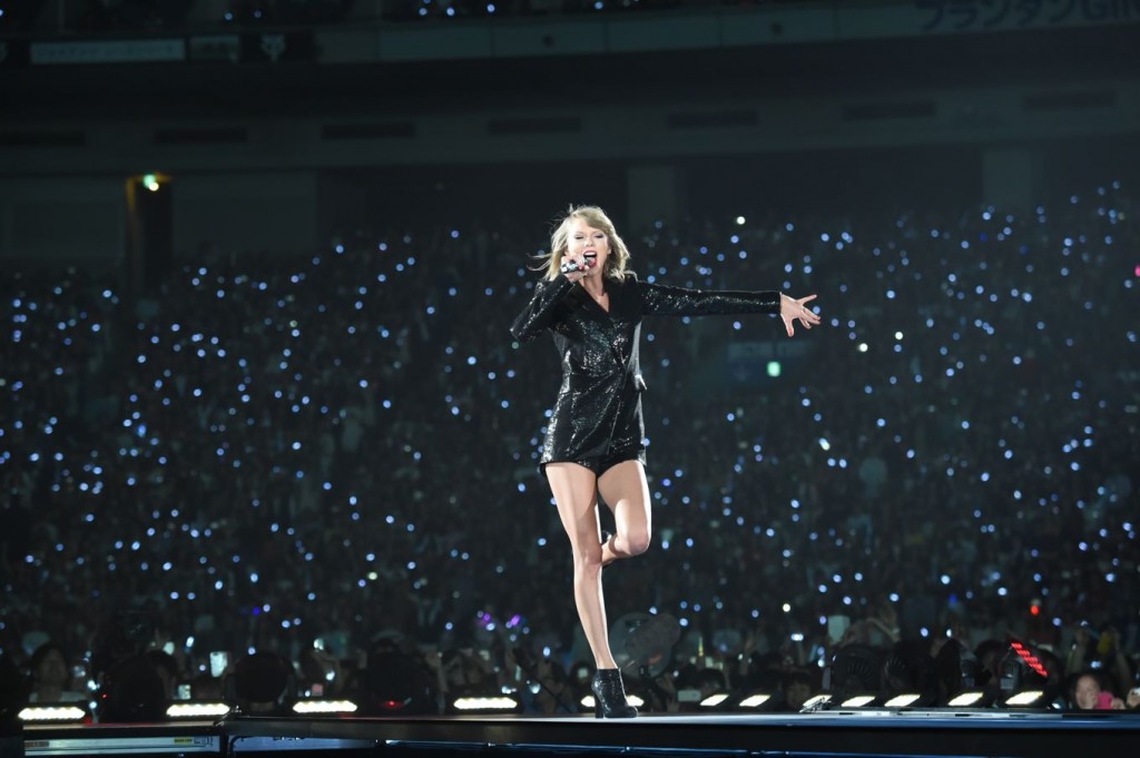 Watch Taylor Swift Perform Two Songs On Snl Ticketmaster