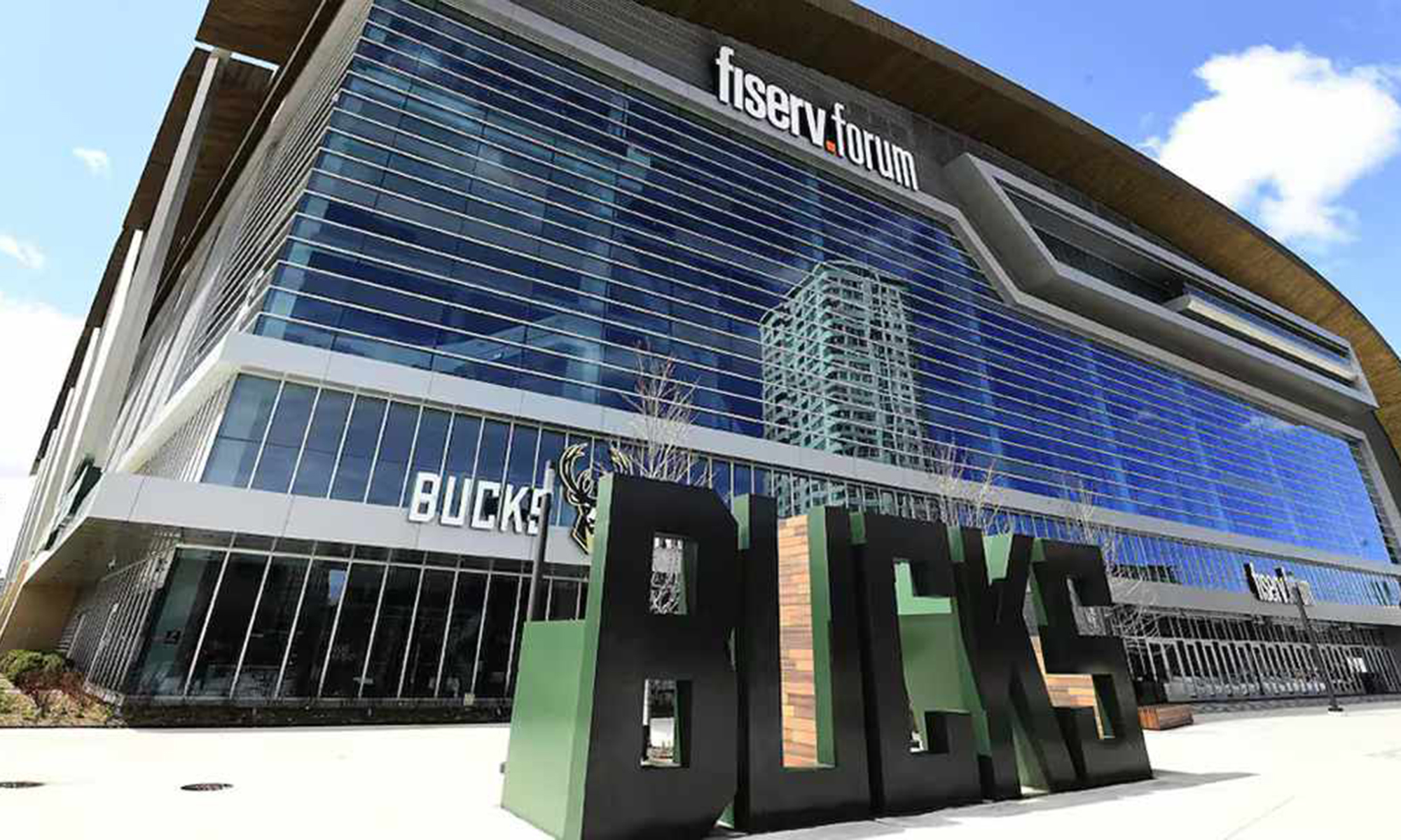 Fiserv Forum Guide: Stadium Rules & Bag Policy, Food, Seating & Parking